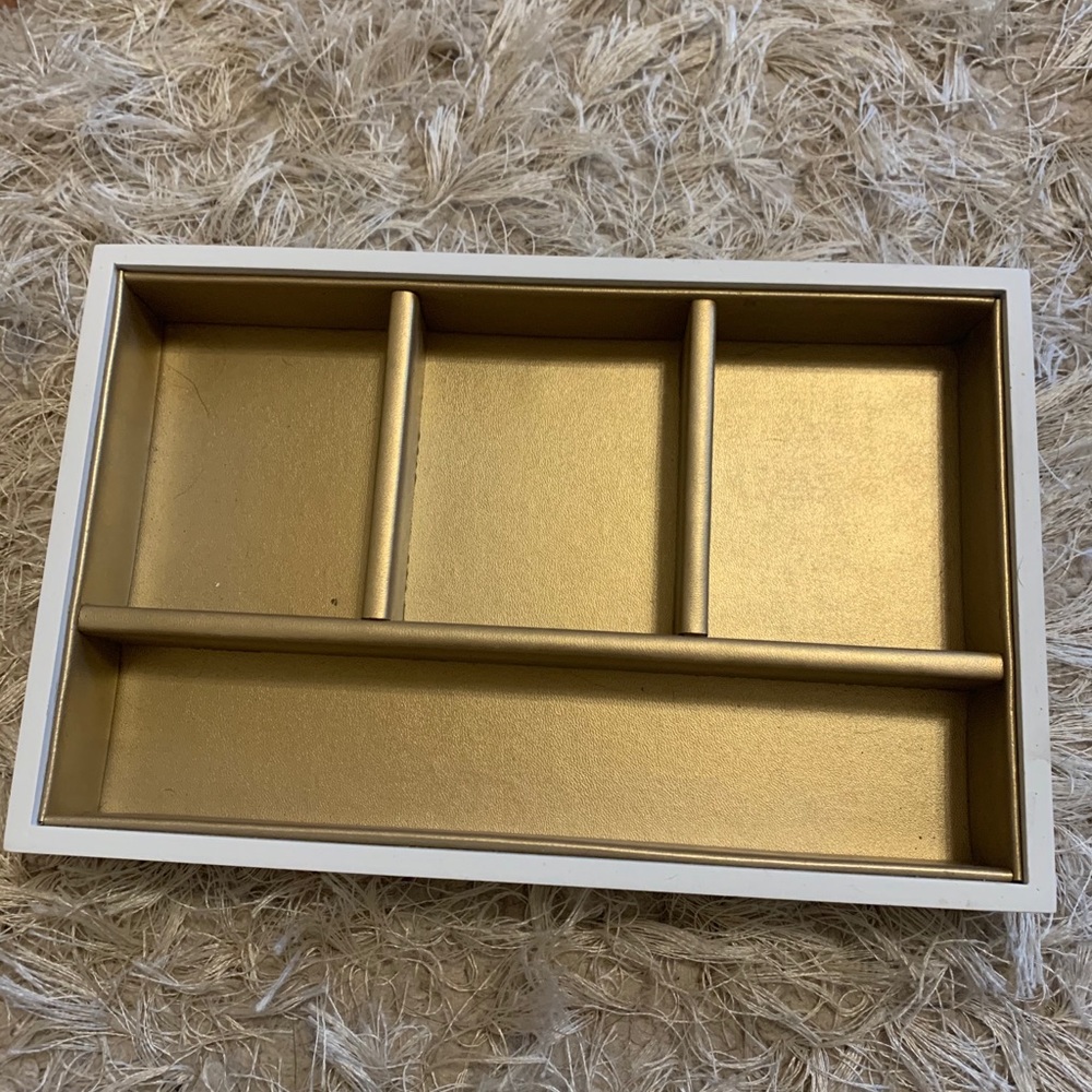 JEWERLY/ DESK ORGANIZER